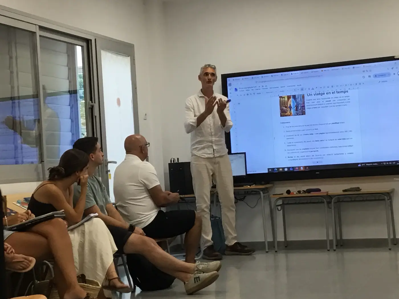 Miguel Ángel Tirado exposa davant el professorat del CEIP Sant Ferran de ses Roques
